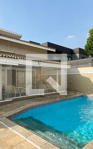 Casa de condomínio à venda com 560m², 4 quartos e 6 vagasPiscina