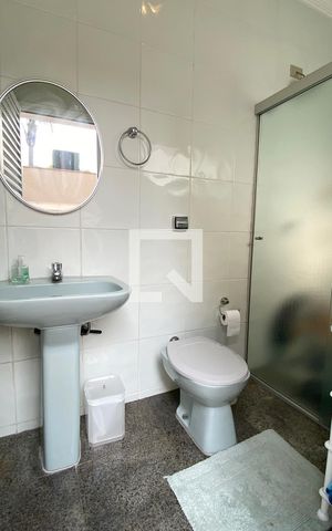Casa de condomínio à venda com 560m², 4 quartos e 6 vagasBanheiro