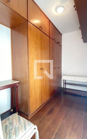 Casa de condomínio à venda com 560m², 4 quartos e 6 vagasQuarto de Serviço