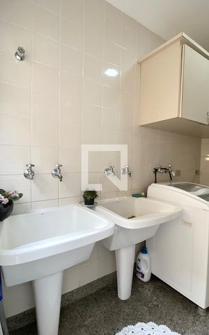 Casa de condomínio à venda com 560m², 4 quartos e 6 vagasÁrea de Serviço