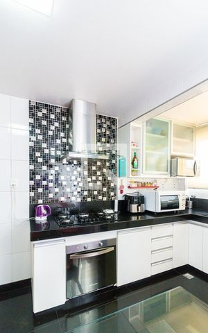 Apartamento à venda com 166m², 4 quartos e 4 vagas Apartamento à venda com 166m², 4 quartos e 4 vagasCozinha