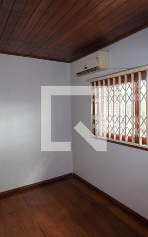 Casa à venda com 220m², 4 quartos e 2 vagas Casa à venda com 220m², 4 quartos e 2 vagasQuarto 4