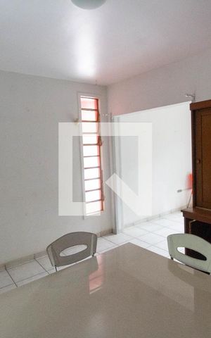 Casa à venda com 220m², 4 quartos e 2 vagas Casa à venda com 220m², 4 quartos e 2 vagasSala de Jantar