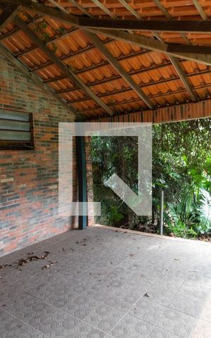 Casa à venda com 220m², 4 quartos e 2 vagas Casa à venda com 220m², 4 quartos e 2 vagasChurrasqueira