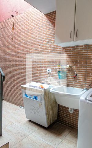 Casa à venda com 147m², 3 quartos e 1 vaga Casa à venda com 147m², 3 quartos e 1 vagaÁrea de Serviço 2