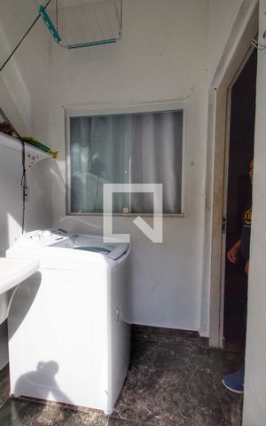 Casa à venda com 147m², 3 quartos e 1 vaga Casa à venda com 147m², 3 quartos e 1 vagaÁrea de Serviço