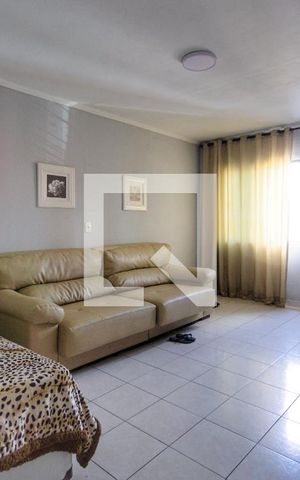 Casa à venda com 147m², 3 quartos e 1 vaga Casa à venda com 147m², 3 quartos e 1 vagaSala