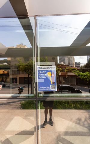 Apartamento à venda com 96m², 3 quartos e 2 vagas Apartamento à venda com 96m², 3 quartos e 2 vagasPlaca de Anuncio