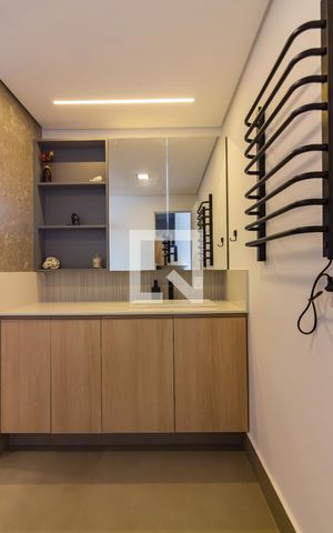 Apartamento à venda com 96m², 3 quartos e 2 vagas Apartamento à venda com 96m², 3 quartos e 2 vagasBanheiro da Suíte