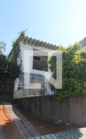 Casa à venda com 229m², 3 quartos e 3 vagasFachada