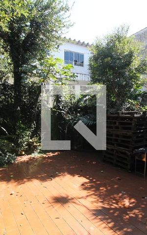 Casa à venda com 229m², 3 quartos e 3 vagasQuintal