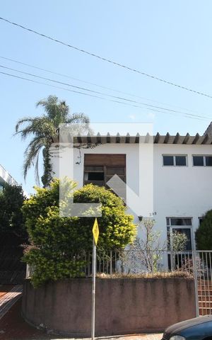 Casa à venda com 229m², 3 quartos e 3 vagasFachada