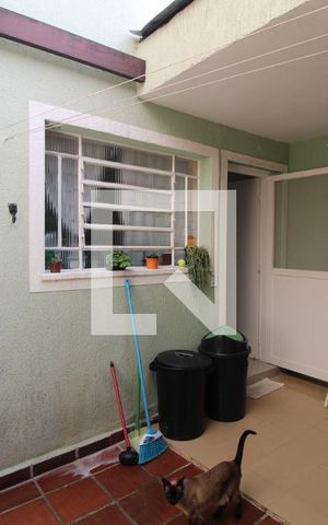 Casa à venda com 120m², 3 quartos e 2 vagasFundos da casa