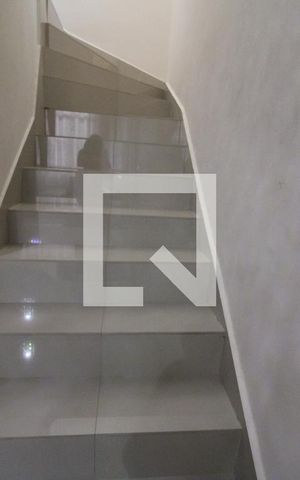Casa à venda com 120m², 3 quartos e 2 vagasEscada