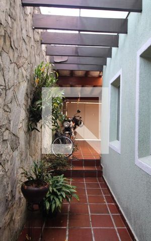 Casa à venda com 120m², 3 quartos e 2 vagasQuintal lateral