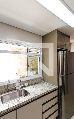 Casa à venda com 190m², 2 quartos e 3 vagas Casa à venda com 190m², 2 quartos e 3 vagasCozinha