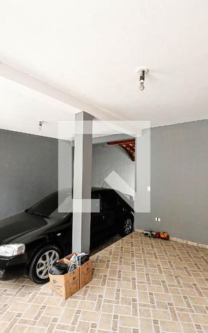Casa à venda com 190m², 2 quartos e 3 vagas Casa à venda com 190m², 2 quartos e 3 vagasGaragem