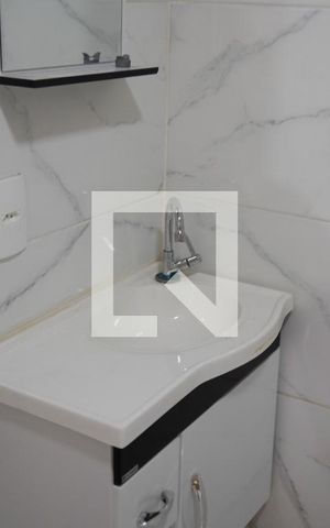 Casa para alugar com 60m², 1 quarto e sem vaga Casa para alugar com 60m², 1 quarto e sem vagaBanheiro