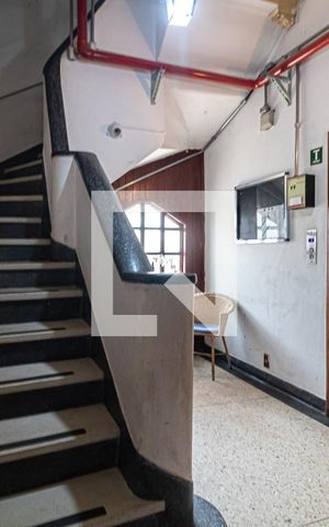 Apartamento à venda com 80m², 1 quarto e sem vaga Apartamento à venda com 80m², 1 quarto e sem vagaEscada