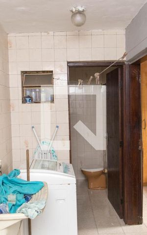 Casa à venda com 210m², 3 quartos e 2 vagasÁrea de Serviço
