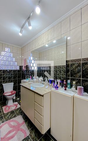 Casa à venda com 150m², 4 quartos e 2 vagasBanheiro (Casa 2)