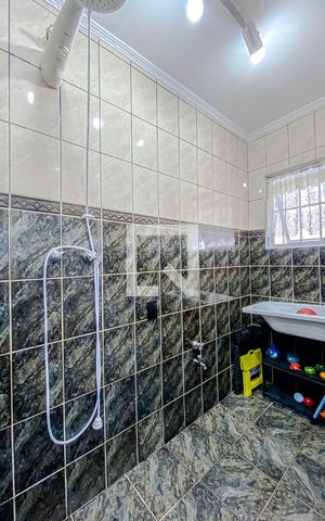 Casa à venda com 150m², 4 quartos e 2 vagasBanheiro (Casa 2)