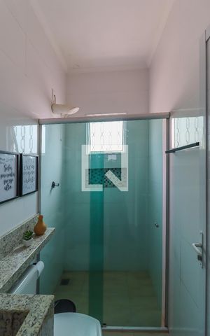 Casa à venda com 248m², 4 quartos e 3 vagas Casa à venda com 248m², 4 quartos e 3 vagasBanheiro