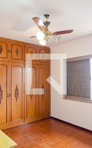 Casa à venda com 267m², 3 quartos e 3 vagas Casa à venda com 267m², 3 quartos e 3 vagasQuarto 3