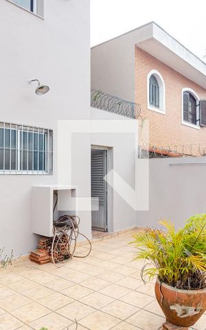Casa à venda com 267m², 3 quartos e 3 vagas Casa à venda com 267m², 3 quartos e 3 vagasVaranda