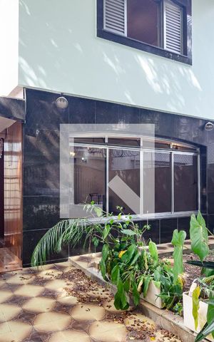 Casa à venda com 267m², 3 quartos e 3 vagas Casa à venda com 267m², 3 quartos e 3 vagasEntrada