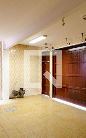 Casa à venda com 267m², 3 quartos e 3 vagas Casa à venda com 267m², 3 quartos e 3 vagasGaragem