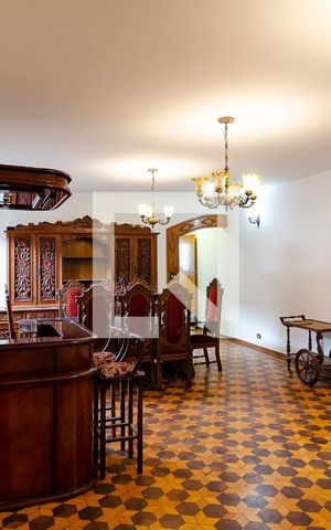 Casa à venda com 267m², 3 quartos e 3 vagas Casa à venda com 267m², 3 quartos e 3 vagasSala