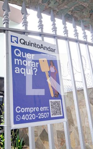 Casa à venda com 267m², 3 quartos e 3 vagas Casa à venda com 267m², 3 quartos e 3 vagasFachada