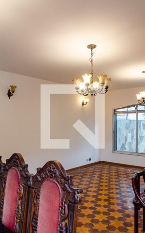 Casa à venda com 267m², 3 quartos e 3 vagas Casa à venda com 267m², 3 quartos e 3 vagasSala