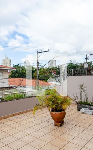 Casa à venda com 267m², 3 quartos e 3 vagas Casa à venda com 267m², 3 quartos e 3 vagasVaranda