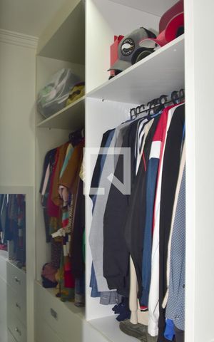 Casa à venda com 80m², 3 quartos e 2 vagasCloset da suíte