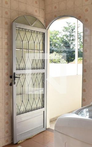 Casa para alugar com 80m², 2 quartos e sem vagaÁrea de Serviço
