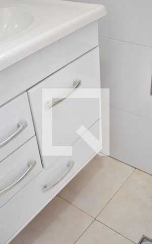 Casa para alugar com 80m², 2 quartos e sem vagaBanheiro - Armário