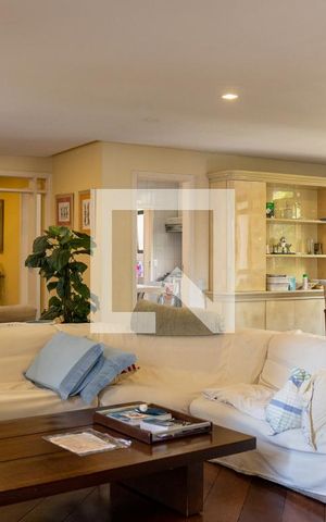 Apartamento à venda com 241m², 5 quartos e 4 vagas Apartamento à venda com 241m², 5 quartos e 4 vagasSala