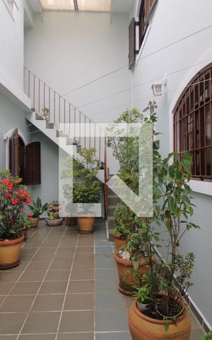 Casa à venda com 300m², 3 quartos e 3 vagasFundos da casa