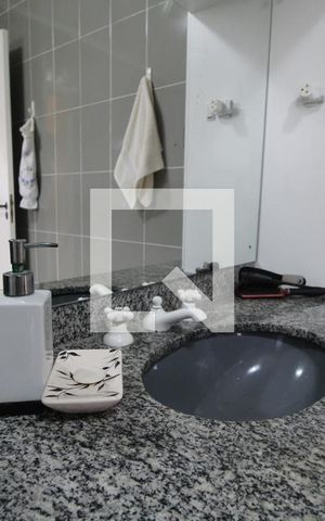 Casa à venda com 300m², 3 quartos e 3 vagasPia banheiro da suíte