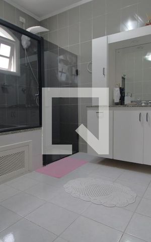 Casa à venda com 300m², 3 quartos e 3 vagasBanheiro da suíte