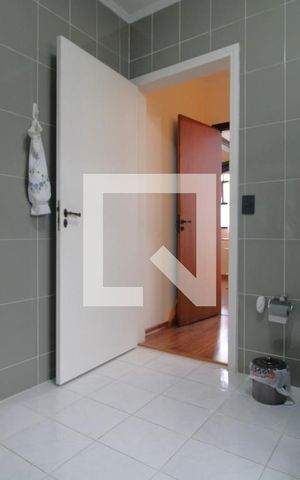 Casa à venda com 300m², 3 quartos e 3 vagasBanheiro da suíte