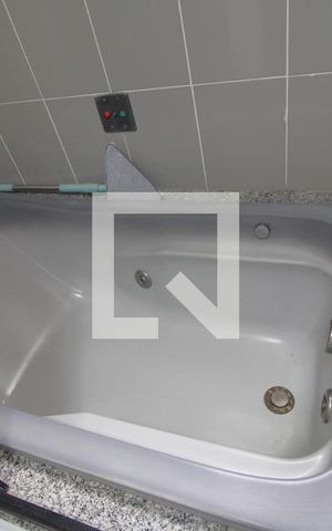 Casa à venda com 300m², 3 quartos e 3 vagasBanheira da suíte