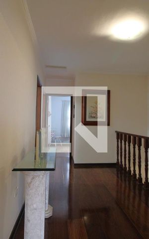 Casa à venda com 300m², 3 quartos e 3 vagasCorredor