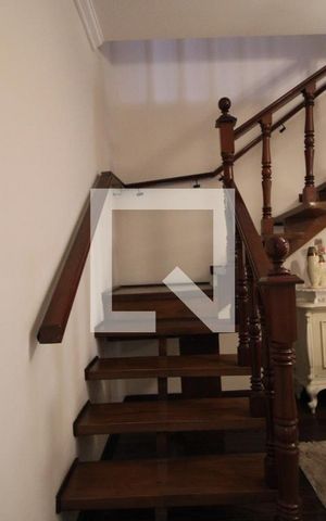 Casa à venda com 300m², 3 quartos e 3 vagasEscada