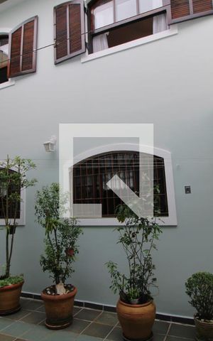 Casa à venda com 300m², 3 quartos e 3 vagasFundos da casa