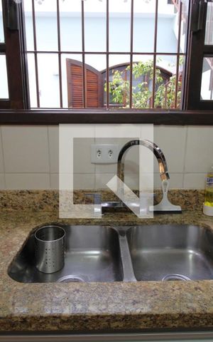Casa à venda com 300m², 3 quartos e 3 vagasPia da cozinha