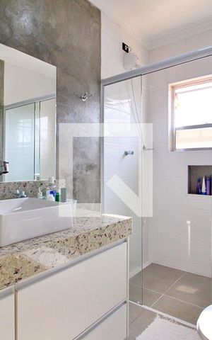 Casa à venda com 255m², 3 quartos e 2 vagasBanheiro da Suíte