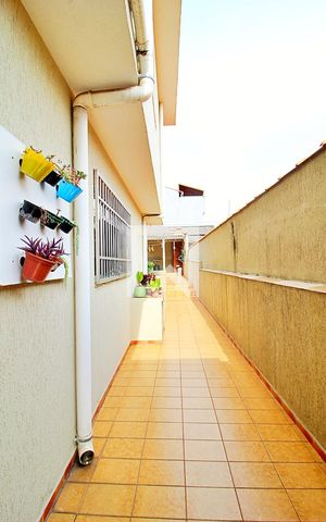 Casa à venda com 255m², 3 quartos e 2 vagasCorredor